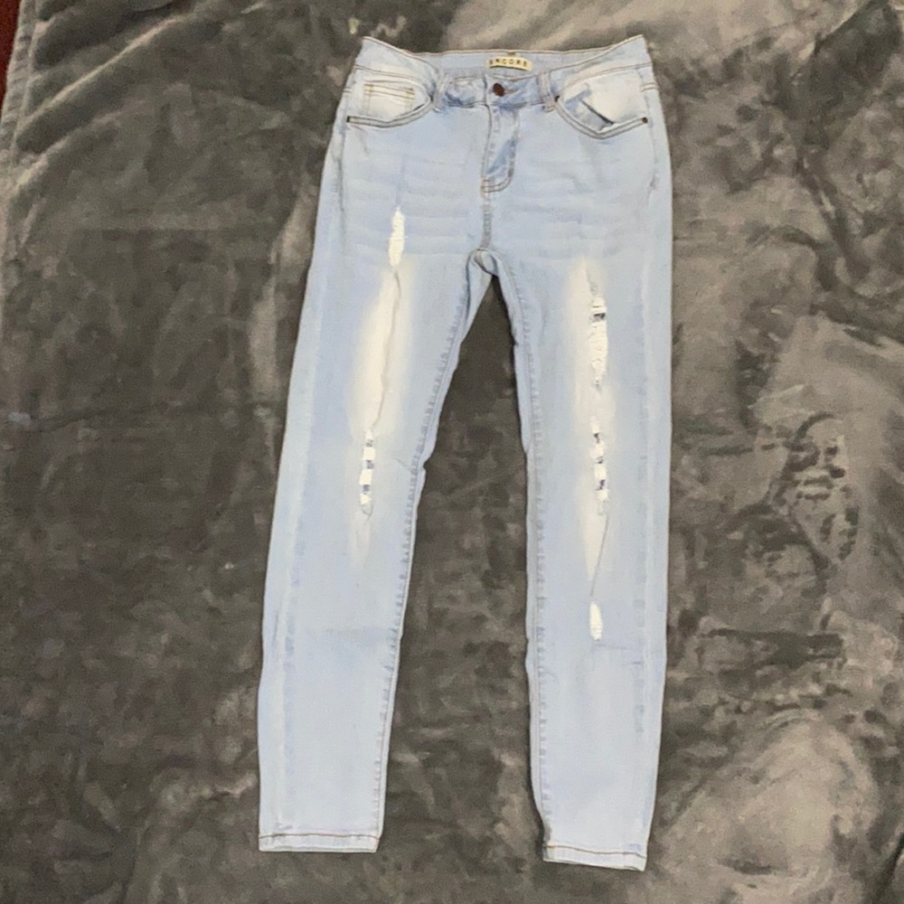 Encore size 9 light wash mild distressed jeans